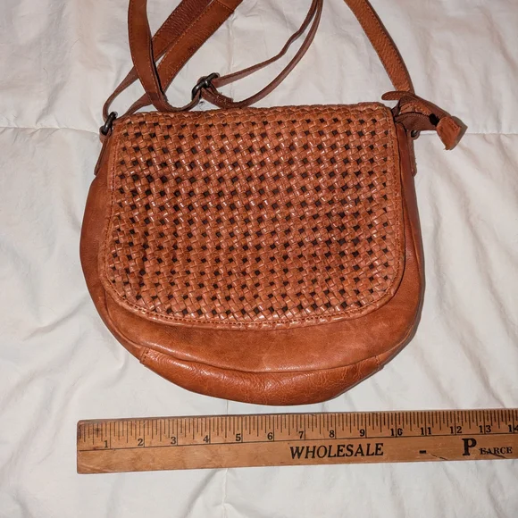 Vilenca Holland Elegant Woven Leather Crossbody Bag in Brown - Picture 2 of 9